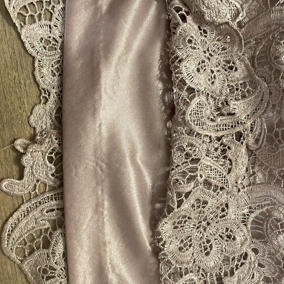 Patra Cap-Sleeve Lace Dress - Picture 6 of 8